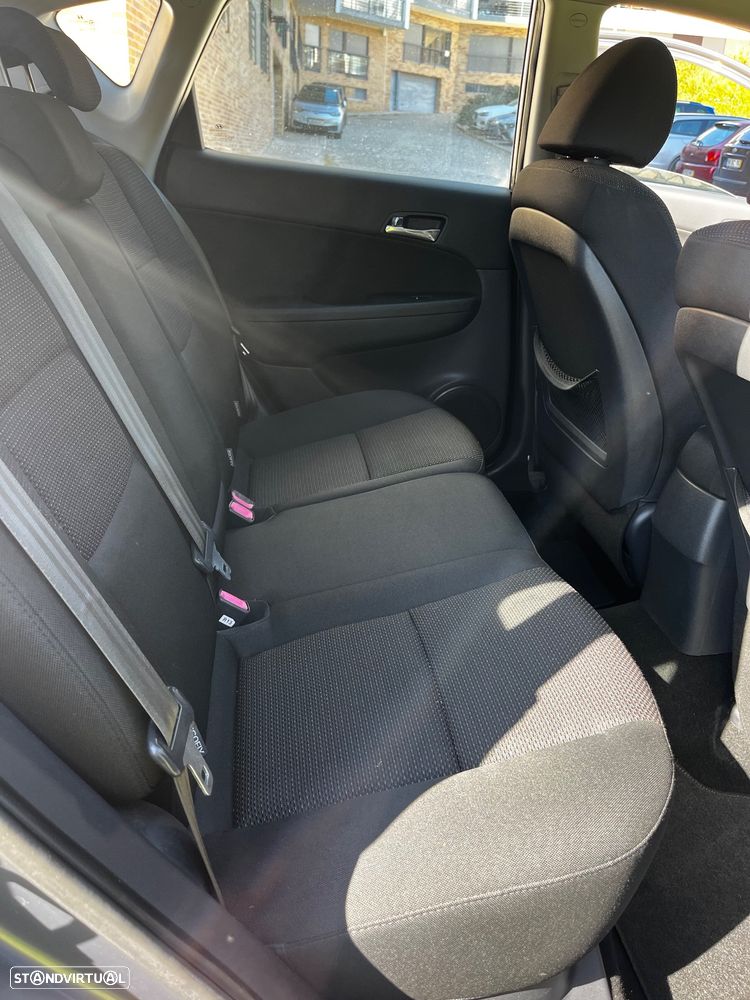Hyundai i30 1.6 CRDI Blue Comfort CPF - 23