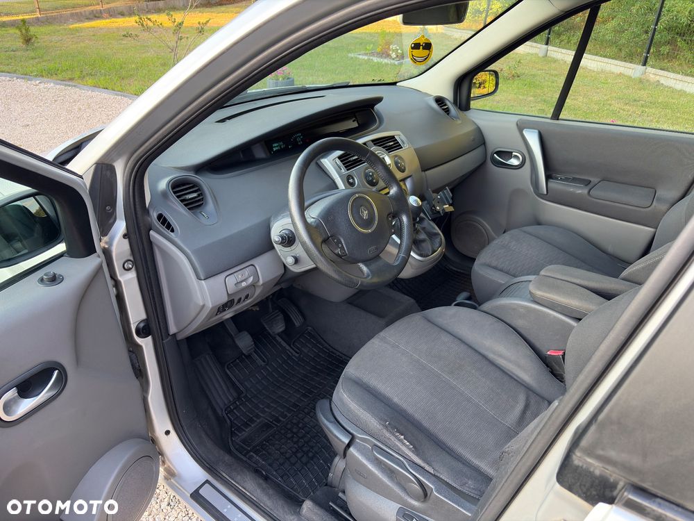 Renault Grand Scenic - 17