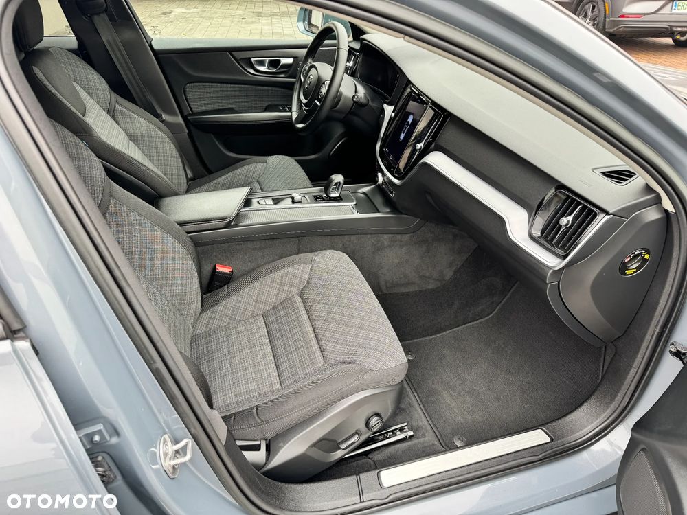 Volvo V60 B3 B DKG Essential - 11