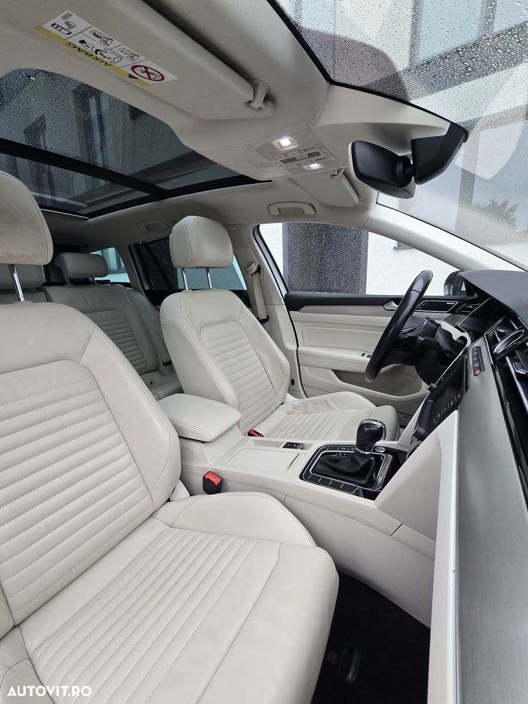 Volkswagen Passat 2.0 TDI SCR 4Motion DSG Elegance - 13