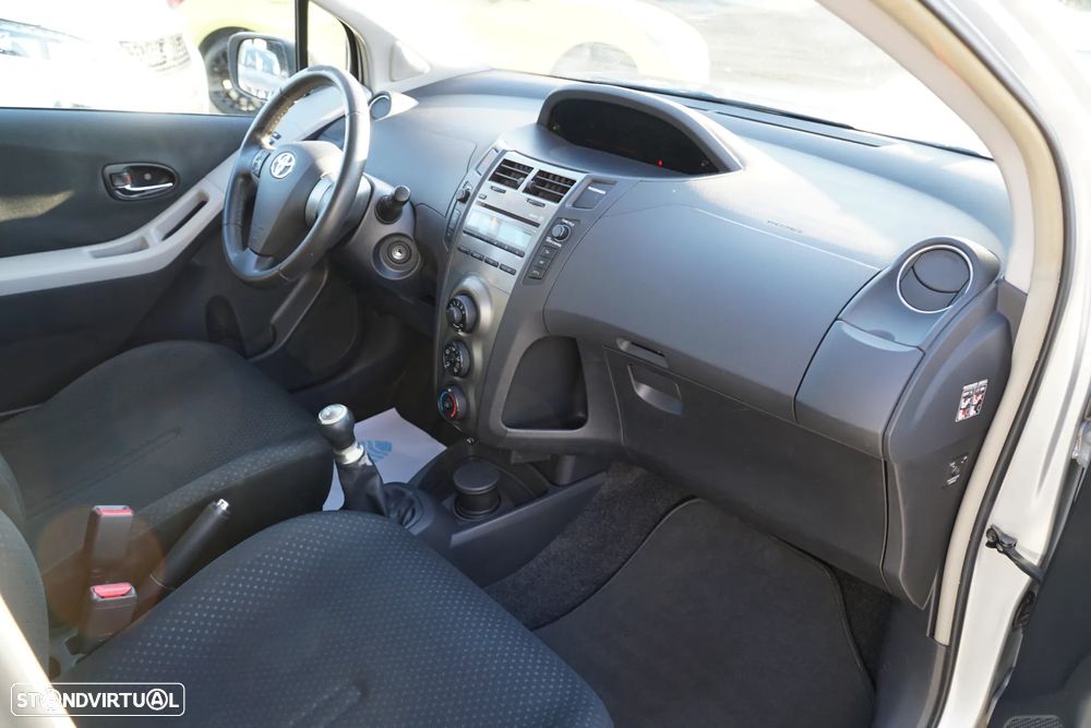 Toyota Yaris 1.0 VVT-i AC Manual - 15