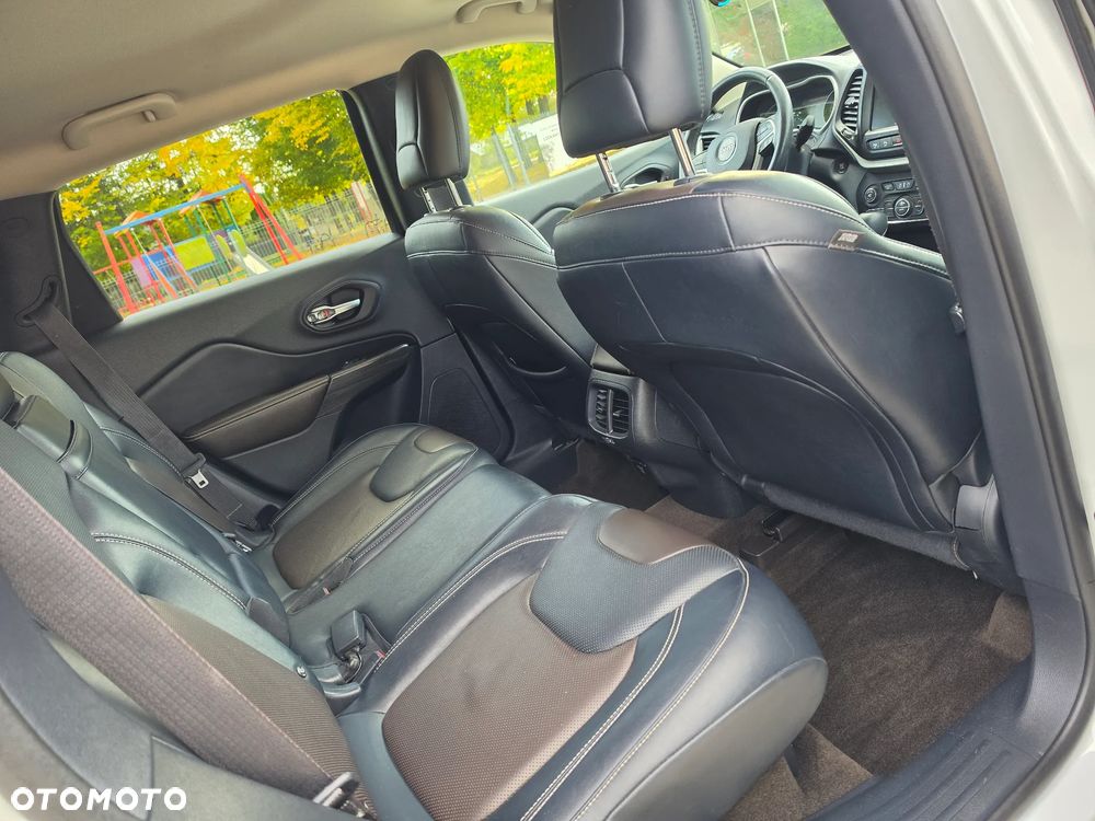 Jeep Cherokee - 17
