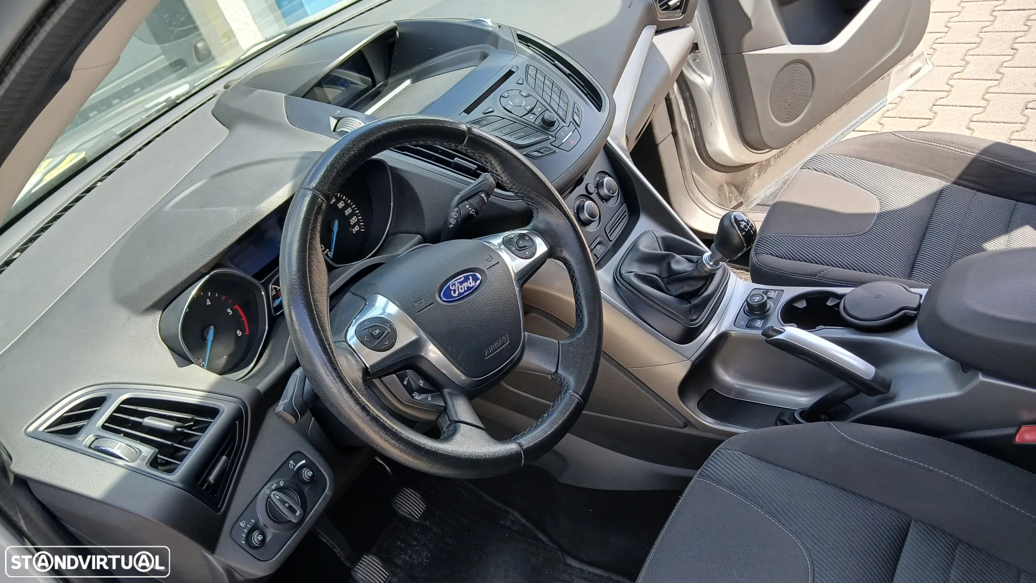 Ford Kuga 2.0 TDCi 2x4 Titanium - 9
