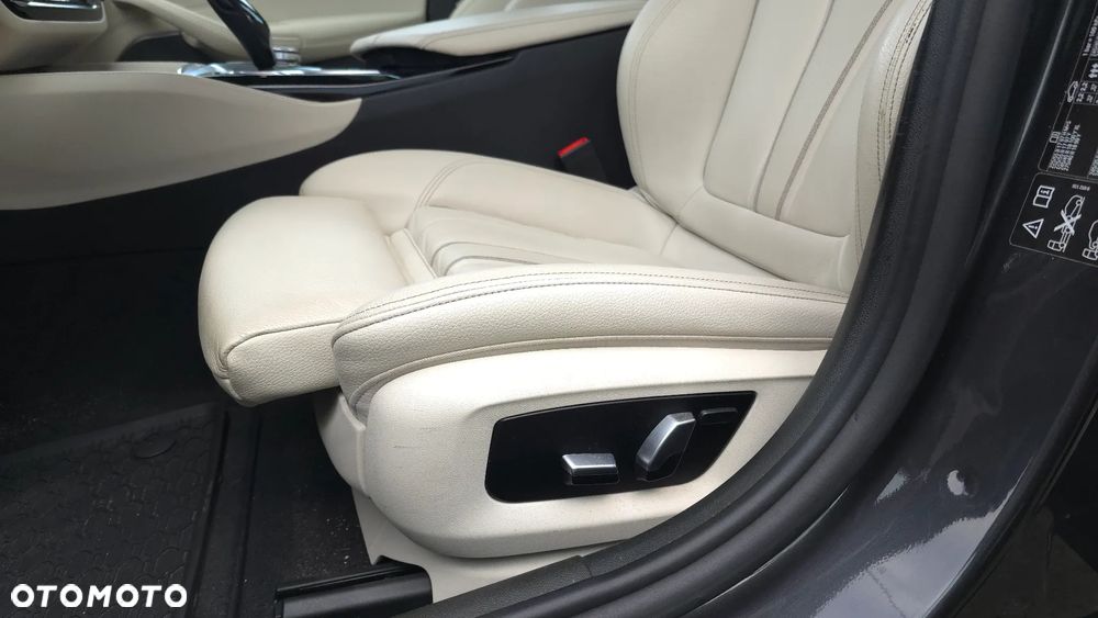 BMW Seria 5 530i Luxury Line - 31