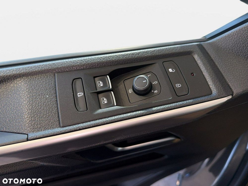 Volkswagen Multivan - 31