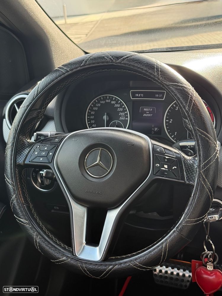 Mercedes-Benz B 180 - 11
