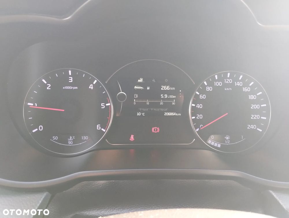 Kia Carens 1.7 CRDi XL 7os - 11