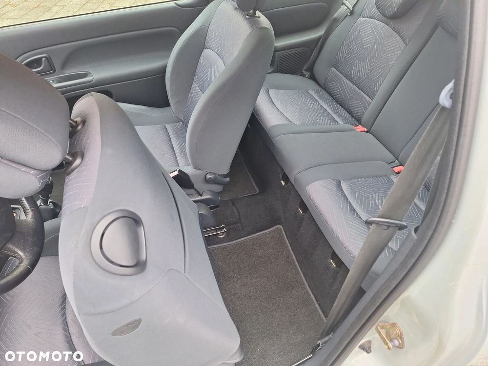 Renault Clio 1.4 16V Dynamique - 10