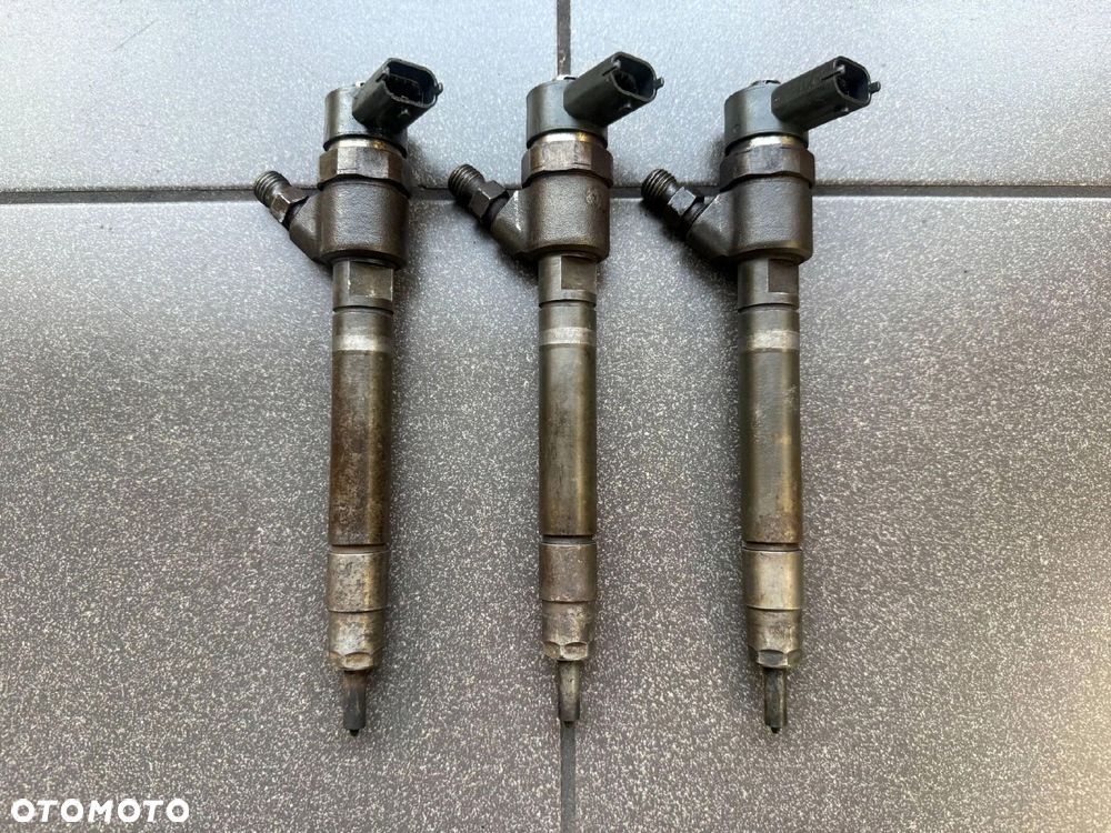 WTRYSKIWACZ 2.4 D5 VOLVO 0445110251 - 2