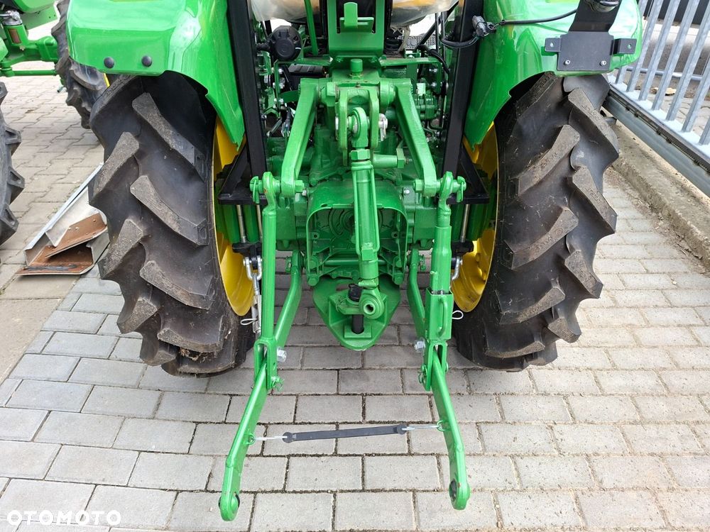 John Deere 3028 En 4X4 - 28