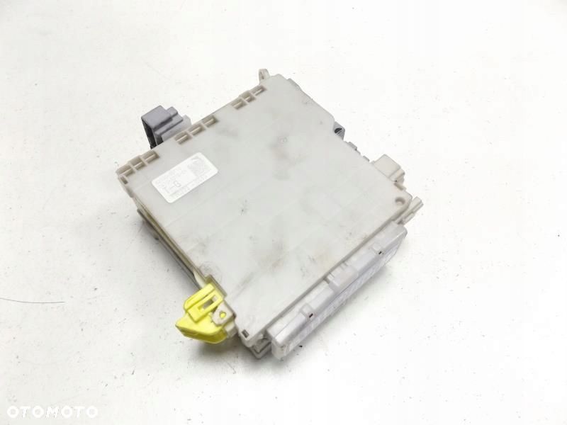 LEXUS LS IV 600HL 5.0 LIFT SKRZYNKA BEZPIECZNIKÓW