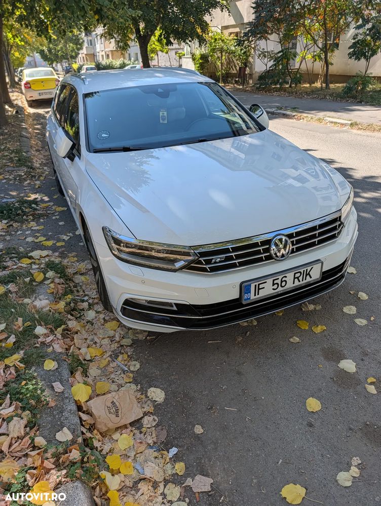 Volkswagen Passat - 1