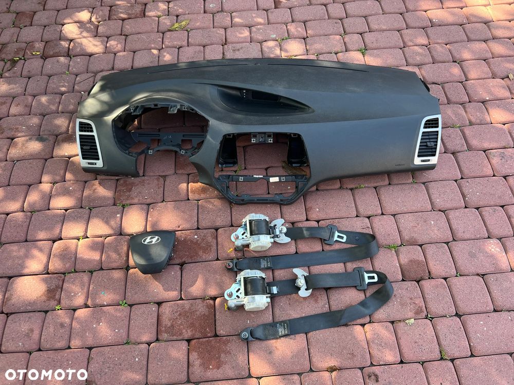 DESKA KONSOLA KOKPIT PODUSZKA PASY HYUNDAI I20 I - 2