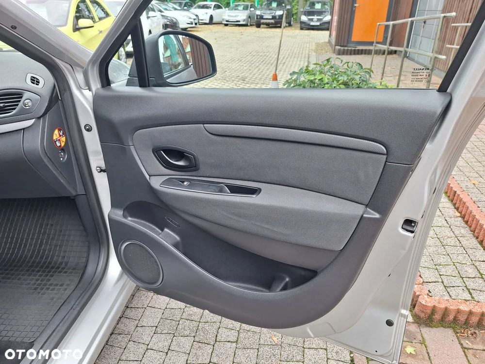 Renault Scenic 1.6 16V 110 TomTom Edition - 16