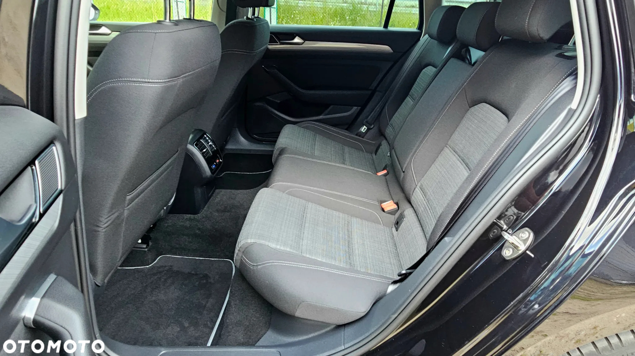 Volkswagen Passat Variant 2.0 TDI SCR DSG Business - 20