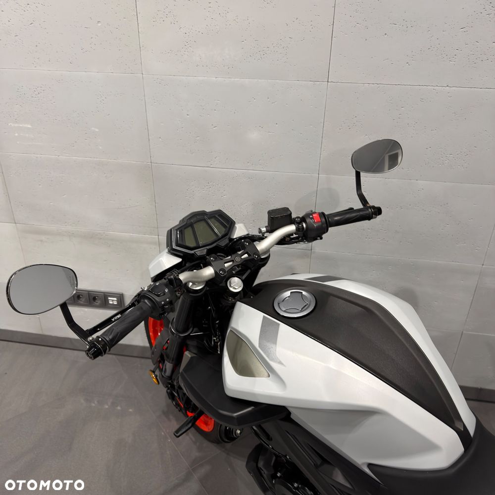 Yamaha MT - 12