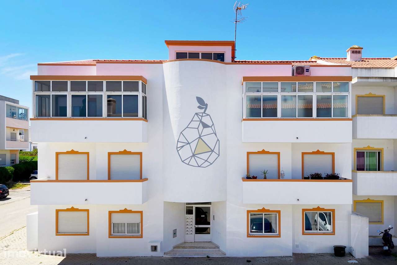 Apartamento com 2 Quartos  totalmente renovado e mobilado na Mexilhoei - Grande imagem: 2/47