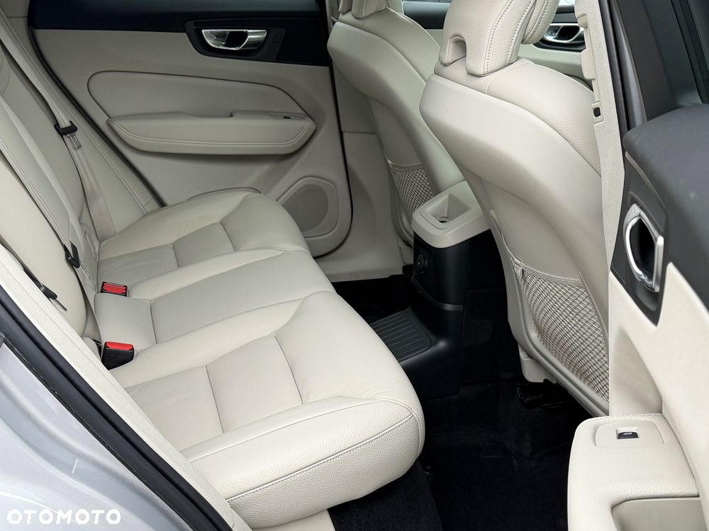 Volvo XC 60 T6 Plug-In Hybrid AWD Inscription - 18