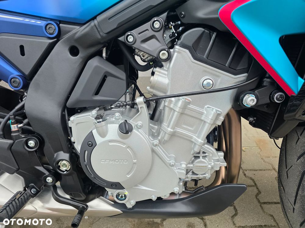 CFMoto 675NK - 6