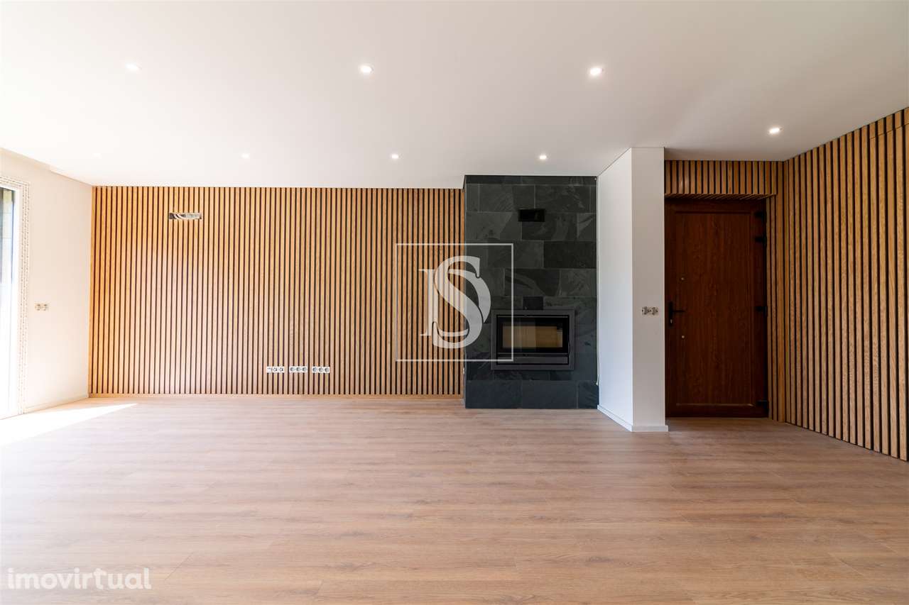 Moradia Geminada T4 com 2 Suites em Palmeira, Braga - Grande imagem: 3/40