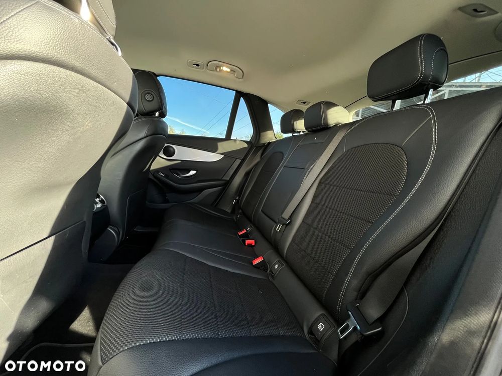 Mercedes-Benz GLC 300 e 4-Matic Avantgarde - 17