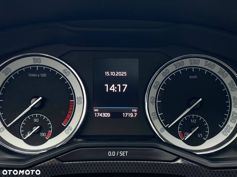 Skoda Superb 2.0 TDI Sportline DSG - 16