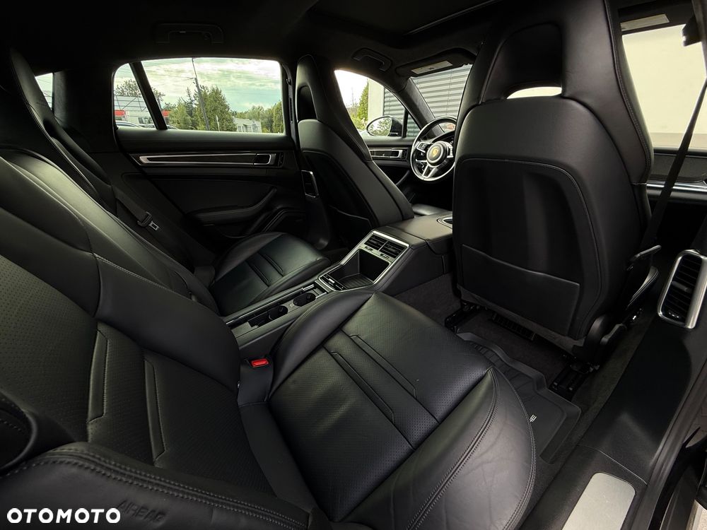 Porsche Panamera Turbo - 34