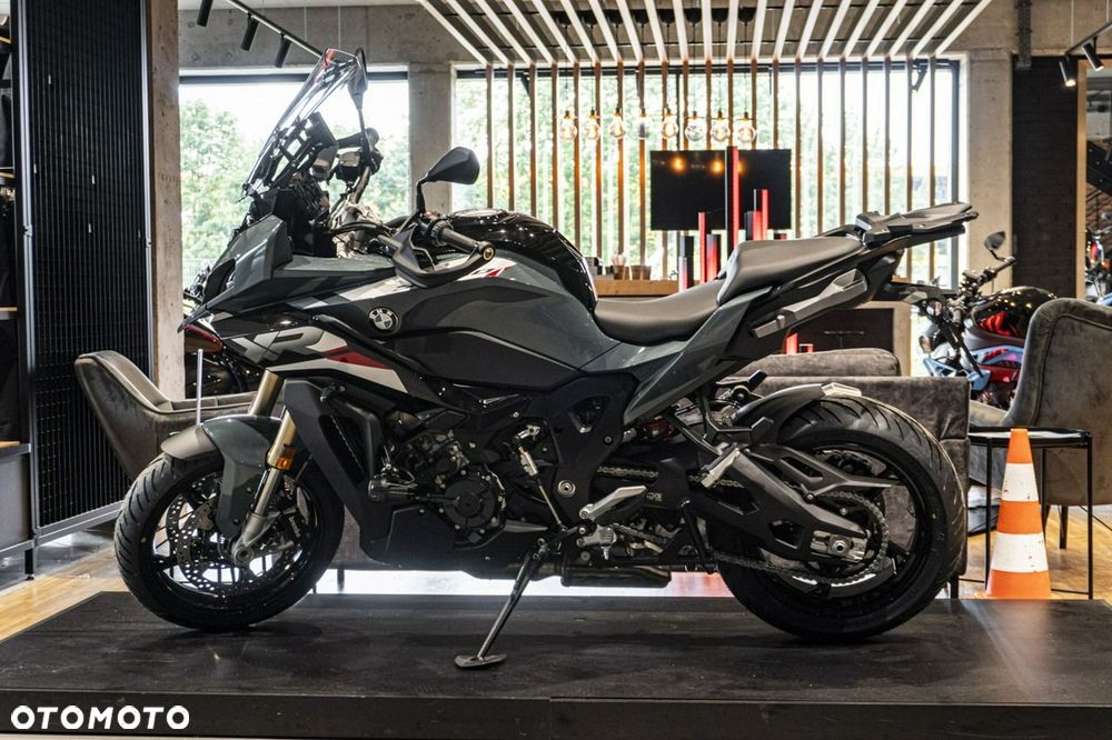 BMW S - 6