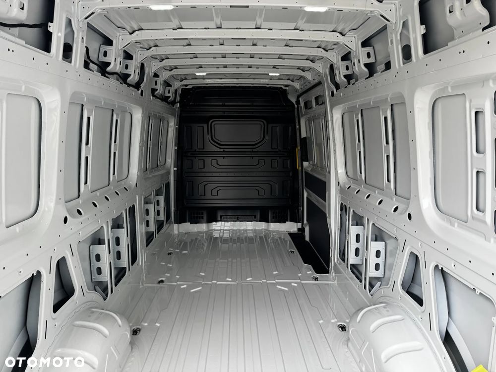Volkswagen Crafter Maxi Furgon - 12