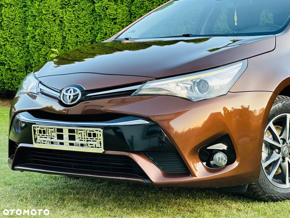 Toyota Avensis Touring Sports 1.6 D-4D Business Edition - 1