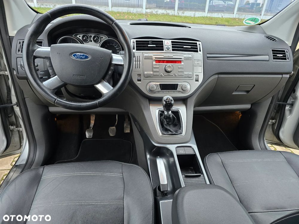 Ford Kuga 2.0 TDCi 2x4 Titanium - 12