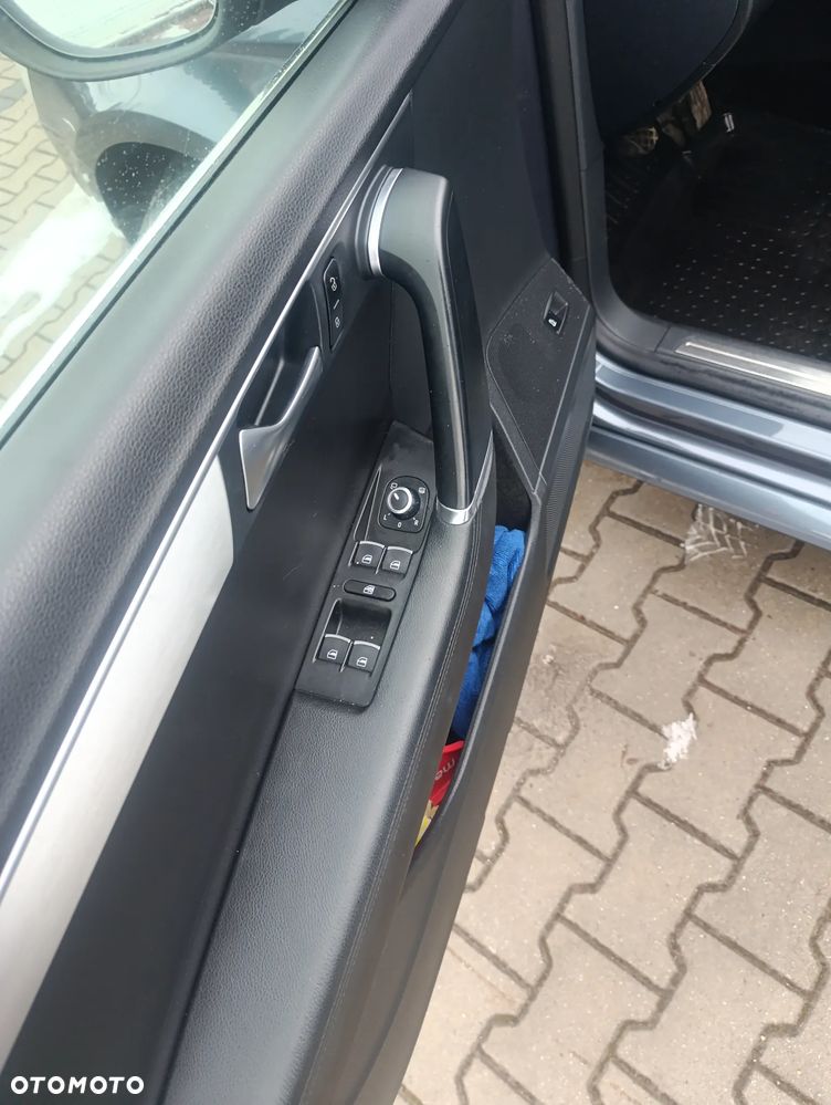 Volkswagen Passat 2.0 TDI Highline - 16