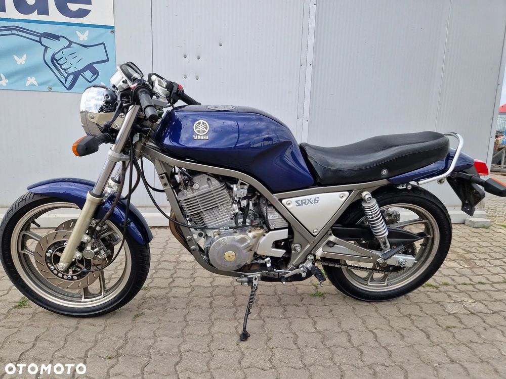 Yamaha SRX - 16