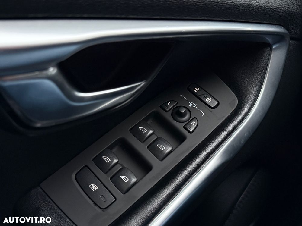 Volvo V40 D2 R Design - 28