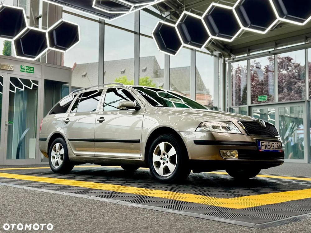 Skoda Octavia 1.6 Combi Ambiente - 4