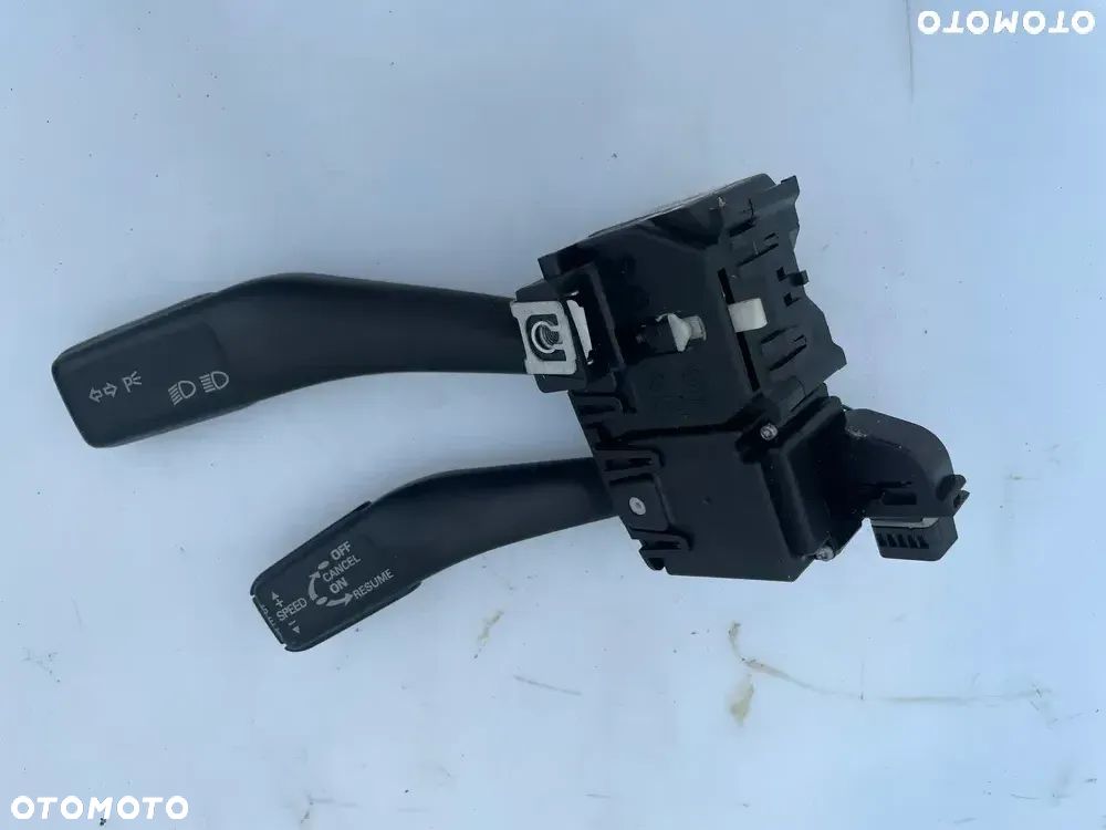 MANETKA PRZEŁĄCZNIK TEMPOMAT KIERUNKOWSKAZÓW AUDI A3 8P 8P0953513 - 1