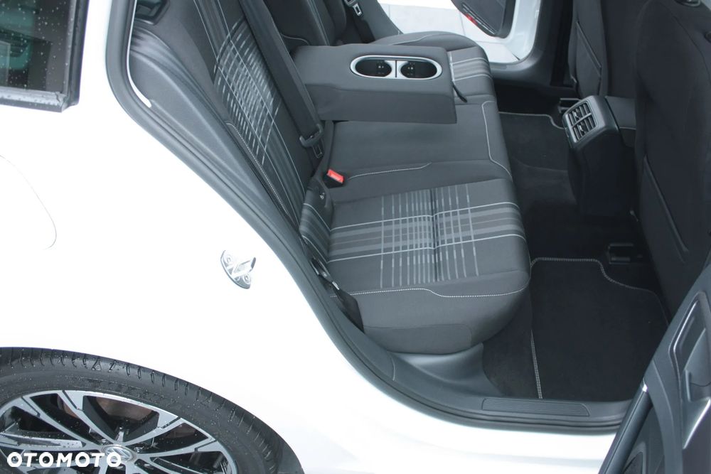 Volkswagen Golf - 24