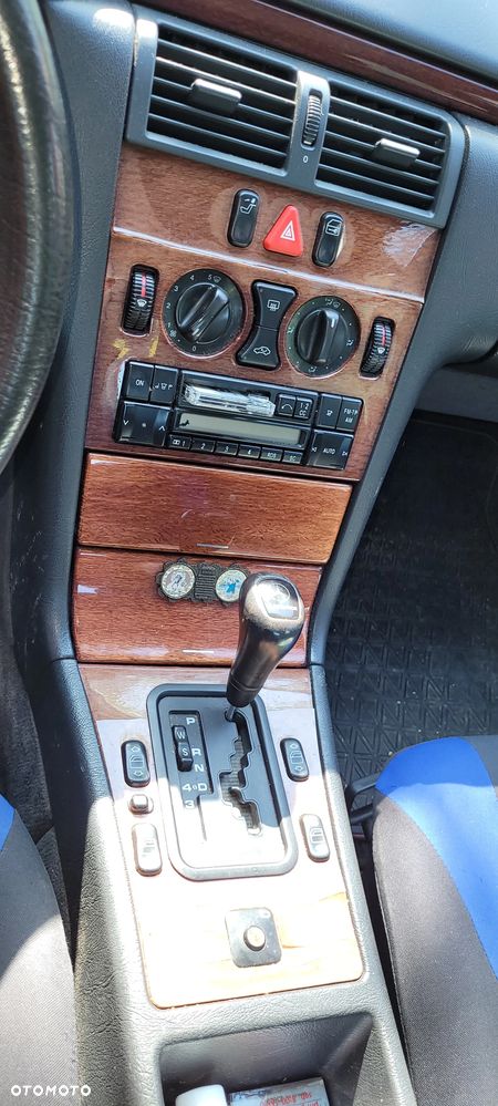 Mercedes E 220 na części - 4
