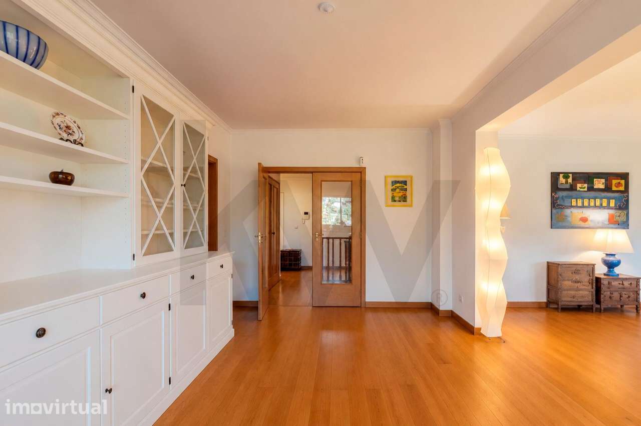 T3 Duplex com 3 lugares de garagem e Piscina em Condominio Privado | P - Grande imagem: 2/32