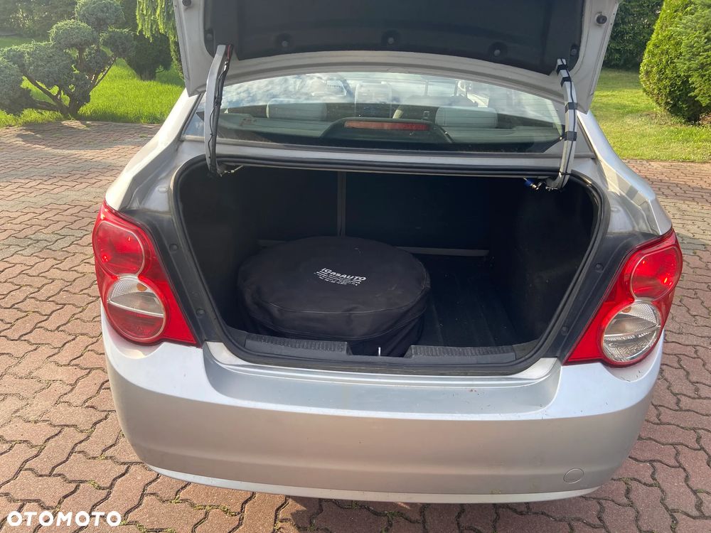 Chevrolet Aveo 1.2 LS - 10