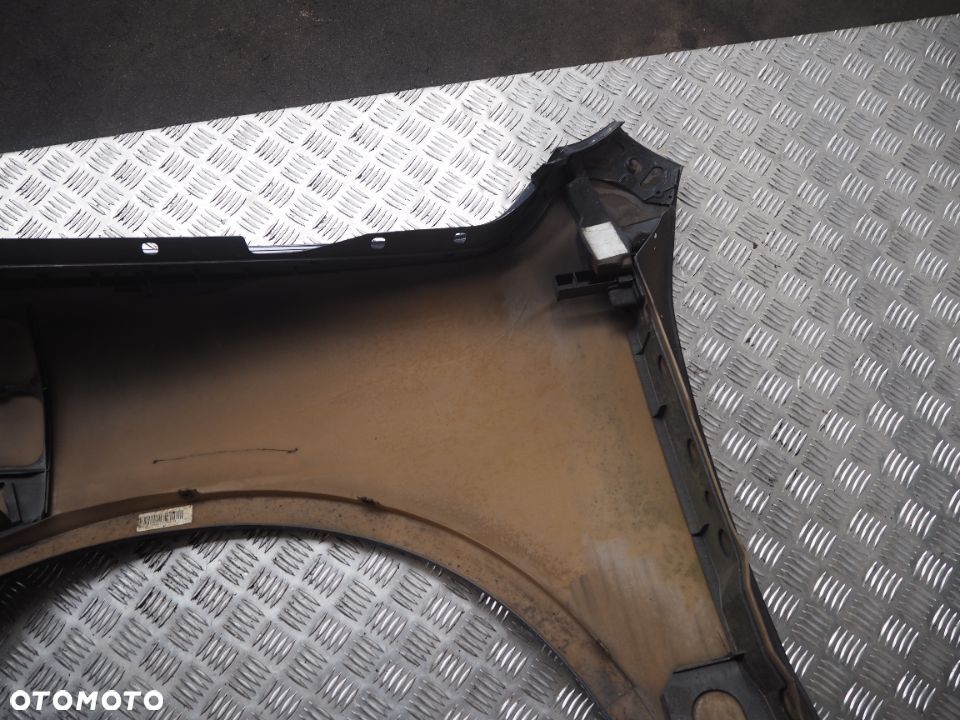 Błotnik Prawy Przedni Prawy Przód VW Touareg Kolor: LC9Z - 11