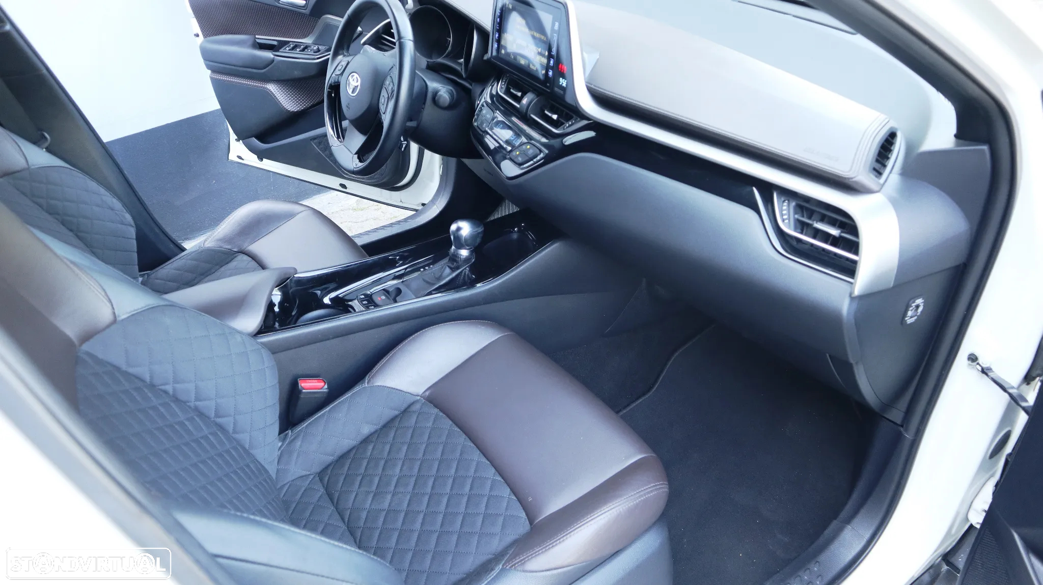 Toyota C-HR 1.8 HSD Exclusive+P.Luxury - 8