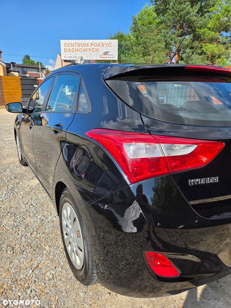 Hyundai i30 blue 1.4 Passion - 11
