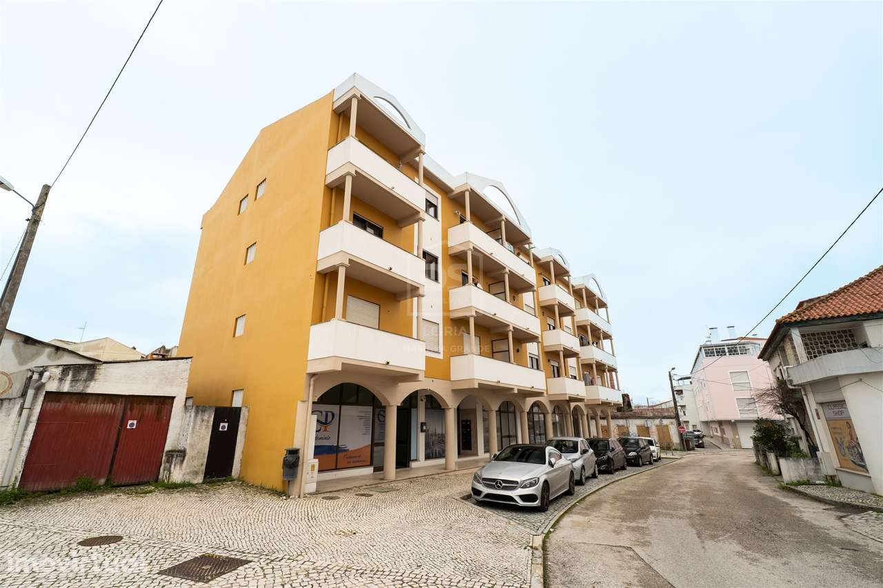 T3 renovado com garagem no centro da Marinha Grande - Grande imagem: 2/31