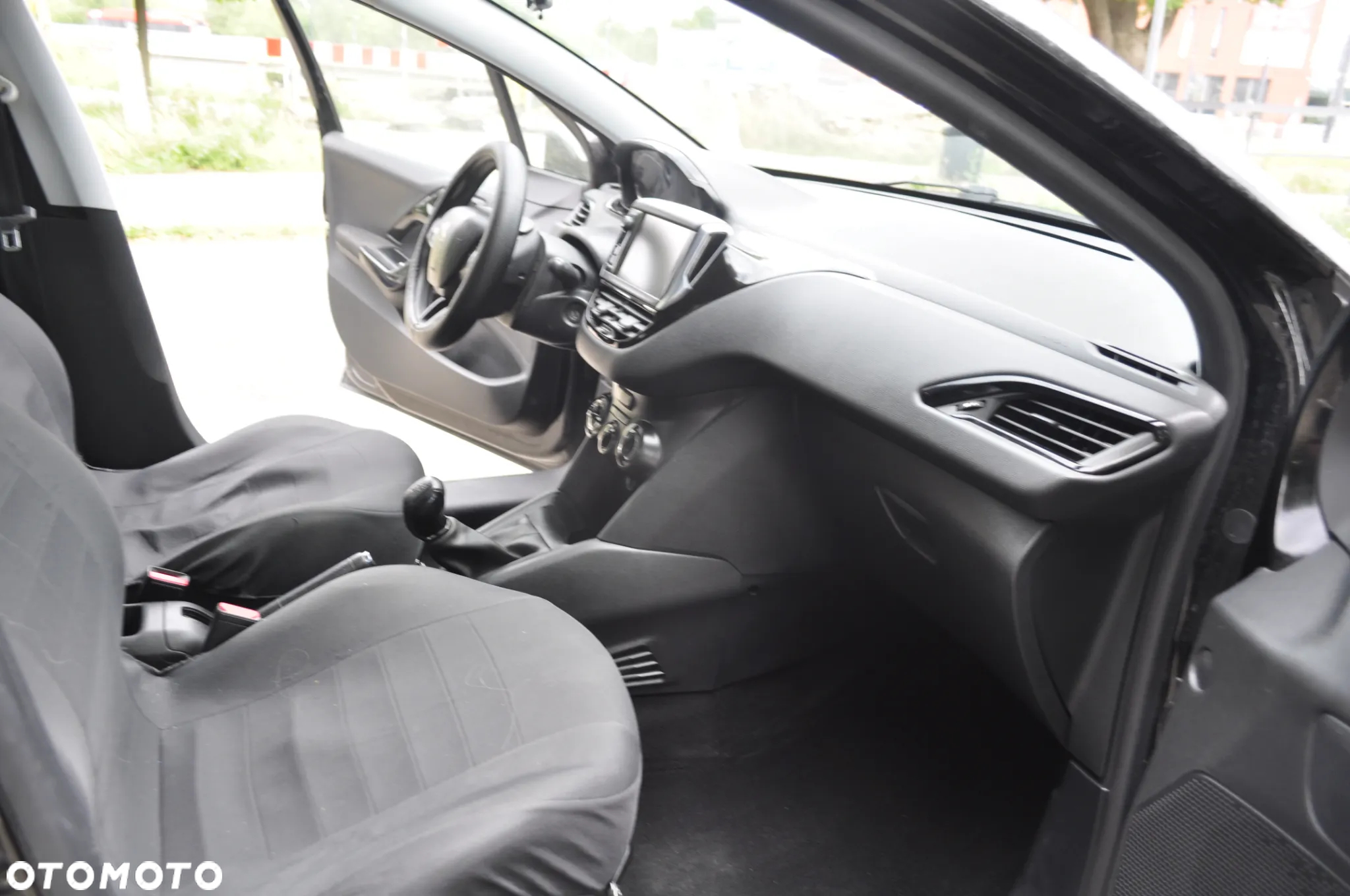 Peugeot 208 - 16