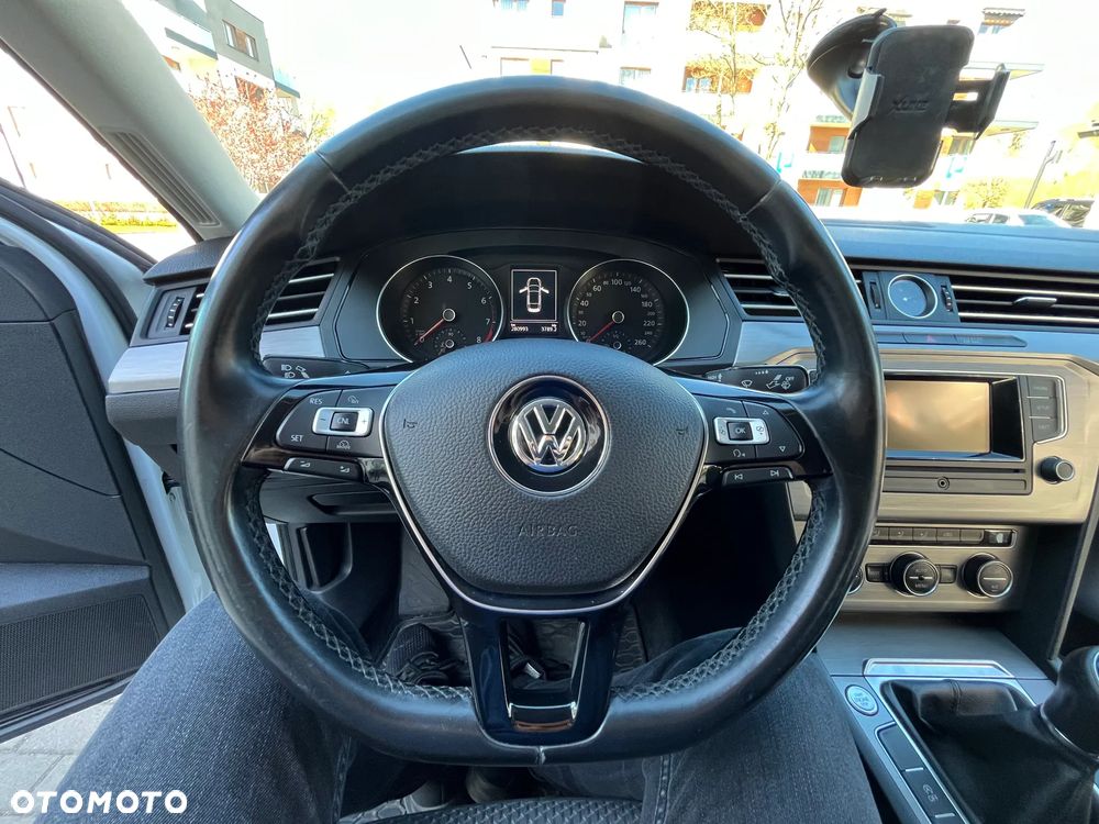 Volkswagen Passat 1.4 TSI BMT Trendline - 11
