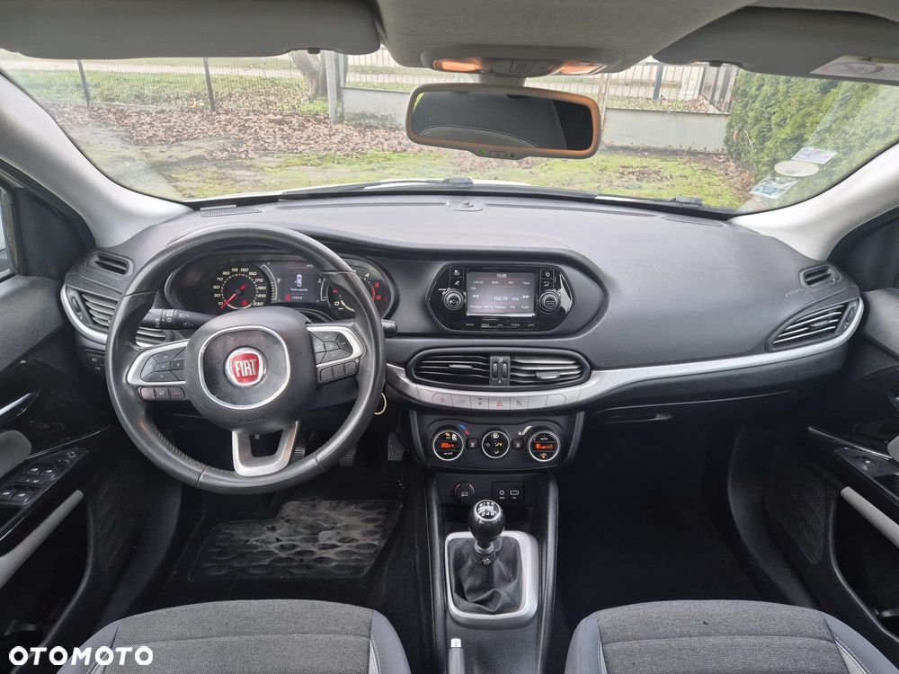 Fiat Tipo - 12