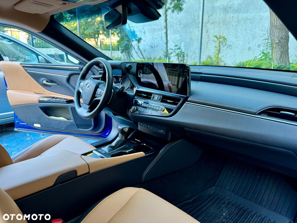 Lexus ES 300h F Sport Design - 5