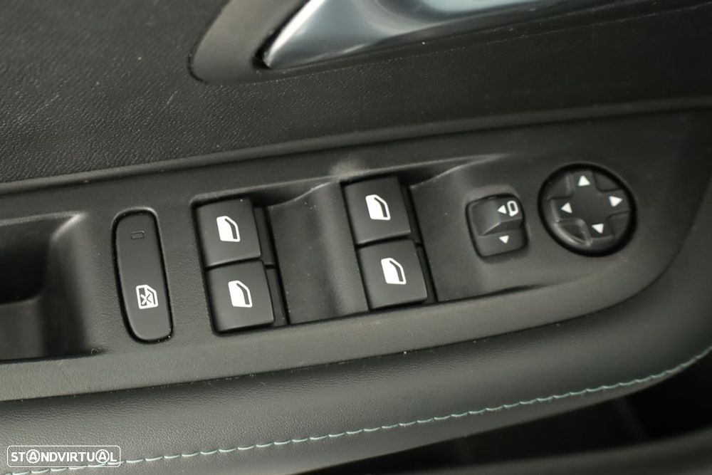 Peugeot 208 1.2 PureTech Allure EAT8 - 21