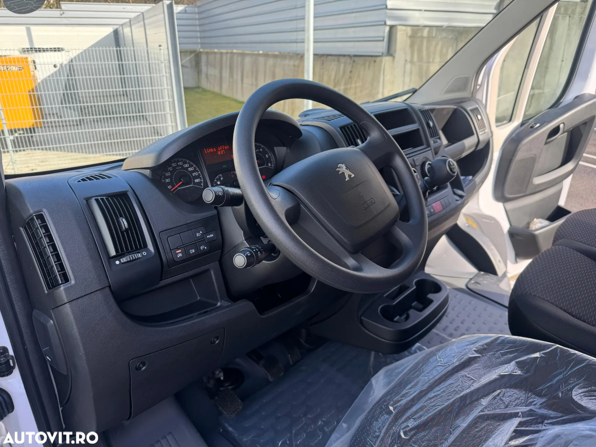 Peugeot Boxer 335 L3H2 13m3 2.2 BlueHDi 140cp - 10